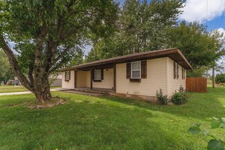 447 N Division St, Seymour, MO 65746