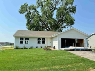 640 E Maple Beach Dr, Edgerton, WI 53534