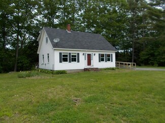 93 Main Rd, Abbot, ME 04406