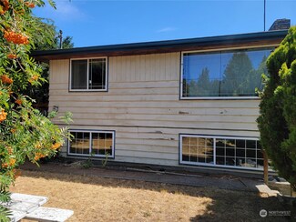 7530 43rd Ave NE, Seattle, WA 98115