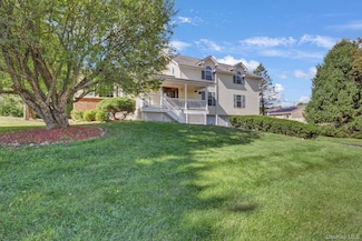 4 Applesauce Ln, Wappingers Falls, NY 12590