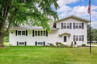 5549 Newton Ave, Coloma, MI 49038