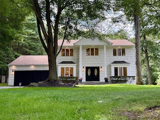 7 Northwood Ct, Dix Hills, NY 11746