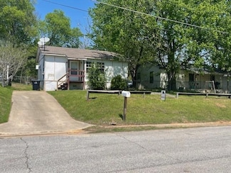 1017 W Collins St, Denison, TX 75020