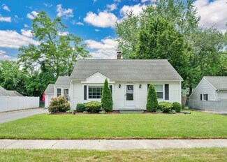 21 Massachusetts Ave, Longmeadow, MA 01106