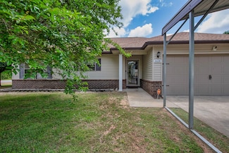 2628 Salamanca St, Navarre, FL 32566