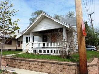 615 Auburn St, Rockford, IL 61103