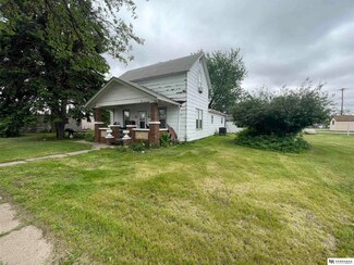 241 N Oak St, Dodge, NE 68633