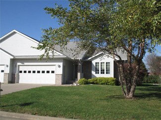 102 Country View Dr, Mechanicsville, IA 52306