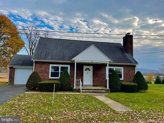 220 W Park St, Newmanstown, PA 17073