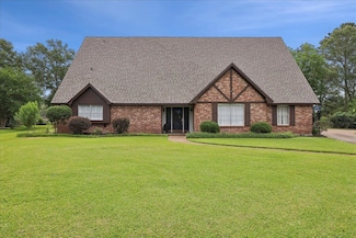 1210 Nottingham Ln, Beaumont, TX 77706