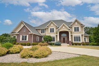 2172 Saddlebrook Ln, Mequon, WI 53097