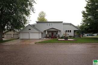 414 E Greene St, Paullina, IA 51046