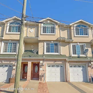 39 Merivale Ln, Staten Island, NY 10304
