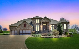 6232 S Riverbend Rd, Springfield, MO 65810