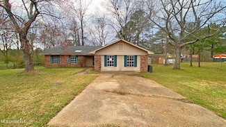 909 Brookford Ct, Jackson, MS 39212