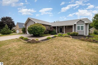 1328 Crestwood Dr, Mount Pleasant, MI 48858