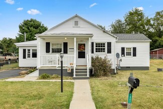 1807 Orchard Ln, Staunton, VA 24401