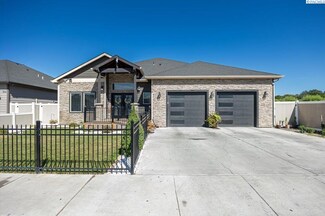 308 Ivone Dr, Sunnyside, WA 98944