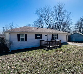 802 N Ward St, Stockton, MO 65785