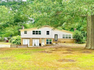 1201 Lakeview Cir, Greer, SC 29651