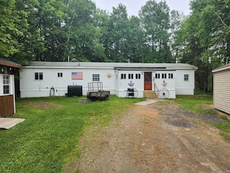462 Troy Rd, Detroit, ME 04929