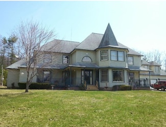 103 Renshaw Rd, Weare, NH 03281