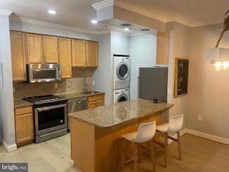 1211 S Eads St Unit 103, Arlington, VA 22202