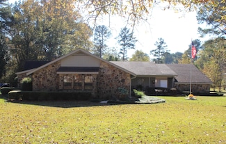 712 E Main St, Philadelphia, MS 39350