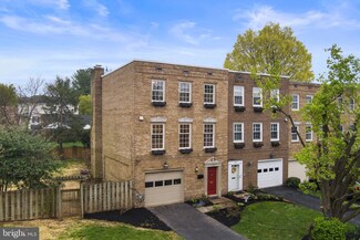 129 Harrison St NE, Leesburg, VA 20176