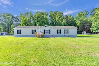 462 Meadow Ln, Burgaw, NC 28425