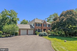 2707 E Ridge Ct, Oakton, VA 22124