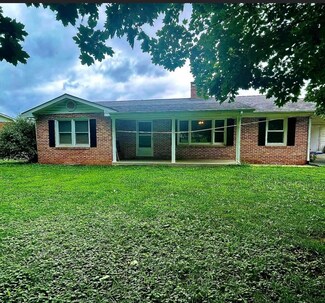 229 Knob View Dr, Pennington Gap, VA 24277