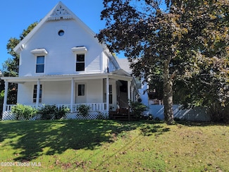 8 Broad St, Schroon Lake, NY 12870