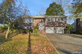 242 Pinelynn Rd, Glen Rock, NJ 07452