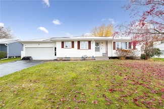 15 Kennedy Cir, Rochester, NY 14609