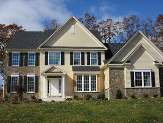 1076 Manor Dr, Mountain Top, PA 18707