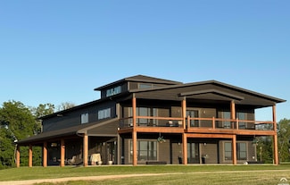 618 E 1450 Rd, Lawrence, KS 66046