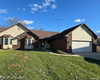 6011 Oak Creek Dr, Swartz Creek, MI 48473