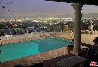 3324 Alana Dr, Sherman Oaks, CA 91403