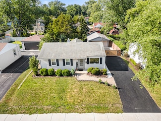 124 Bernard Dr, Buffalo Grove, IL 60089