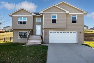 6619 Pheasant Hollow Rd SW, Cedar Rapids, IA 52404