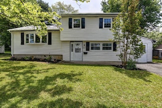 25 Creemer Ave, Iselin, NJ 08830