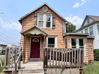 114 E 2nd St, Newton, KS 67114