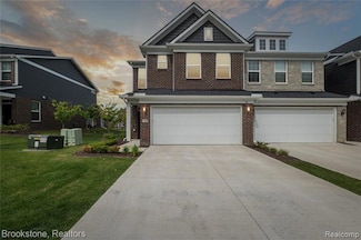 765 Hummingbird Dr, Rochester Hills, MI 48307