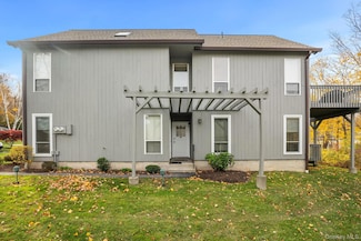11 Woods Brooke Ln Unit 1, Yorktown Heights, NY 10598