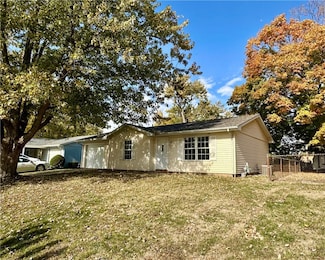 903 W Crawford St, Paris, IL 61944