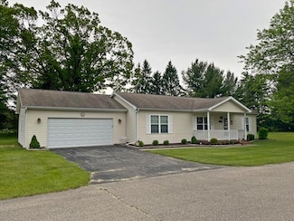 10439 Castaway Ct, Stanwood, MI 49346