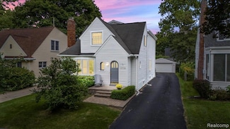 1775 Woodland Ave, Sylvan Lake, MI 48320