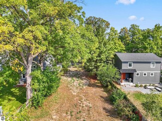 220 E Tenth St, Traverse City, MI 49684